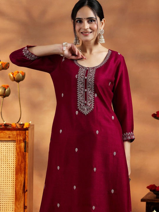 Floral Embroidered Sequinned Pure Silk Straight Kurta With Lining