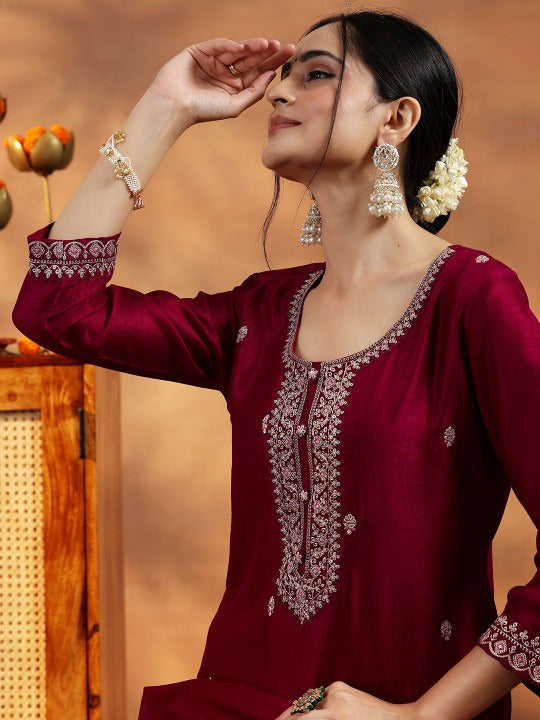 Floral Embroidered Sequinned Pure Silk Straight Kurta With Lining