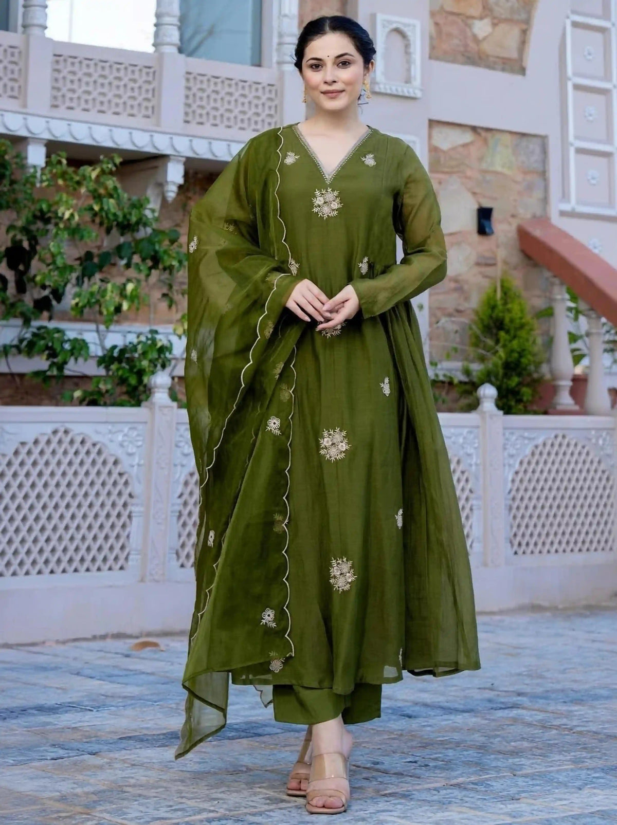 Women Silk Blend Kurta Pant Dupatta Set