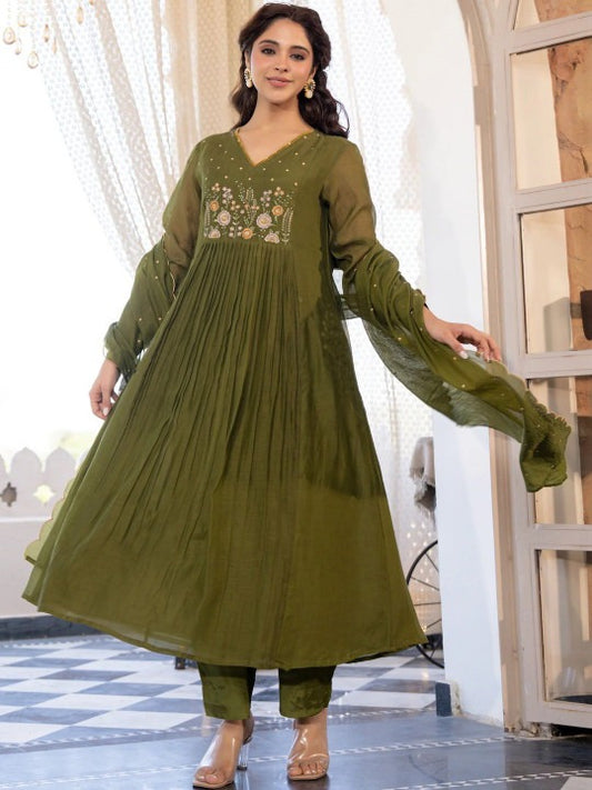 Women Floral Embroidered Panelled Thread Work Kurta with Trousers & With Dupatta