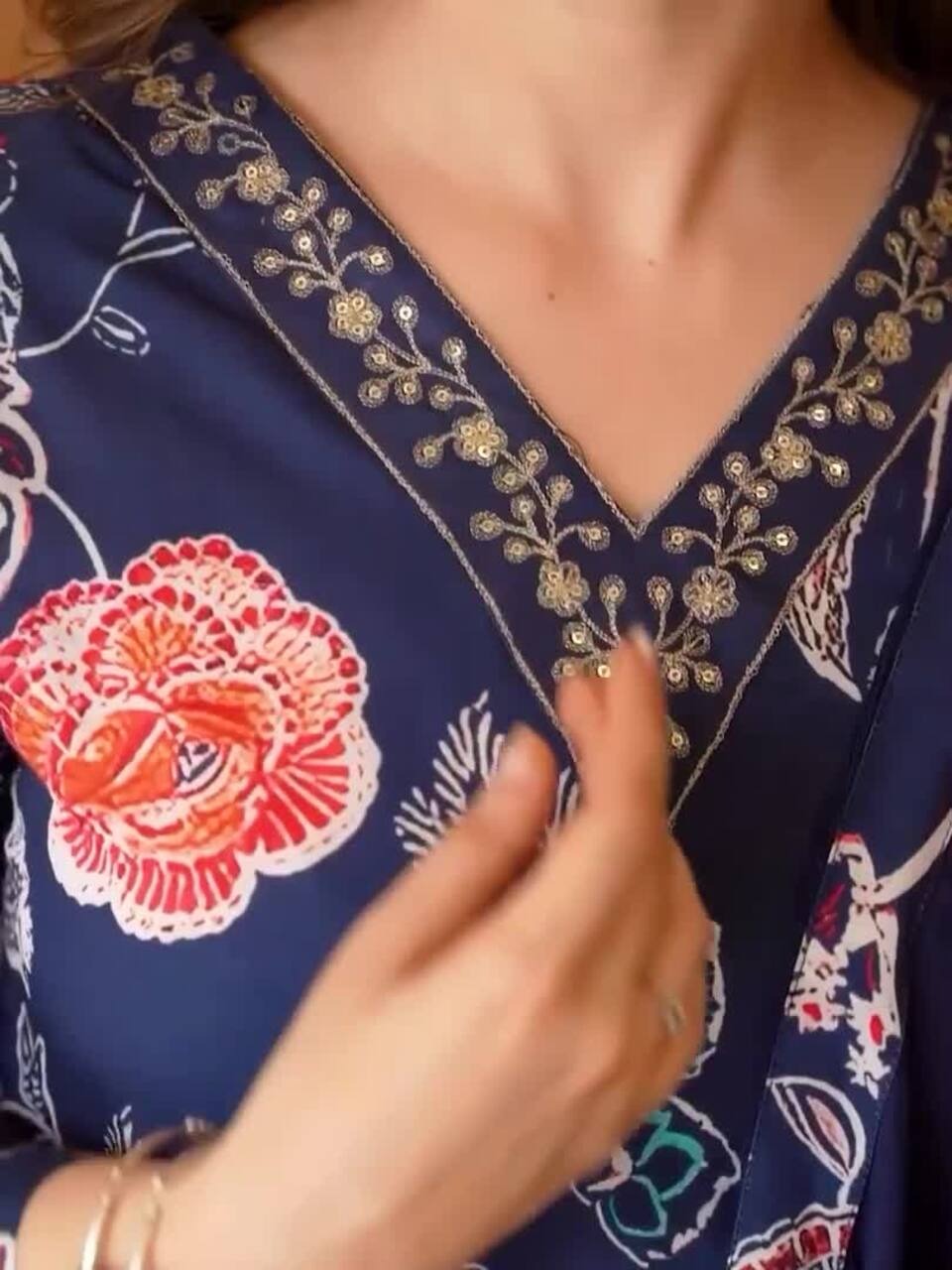 Women Floral Printed Regular Kurta with Trousers & With Dupatta