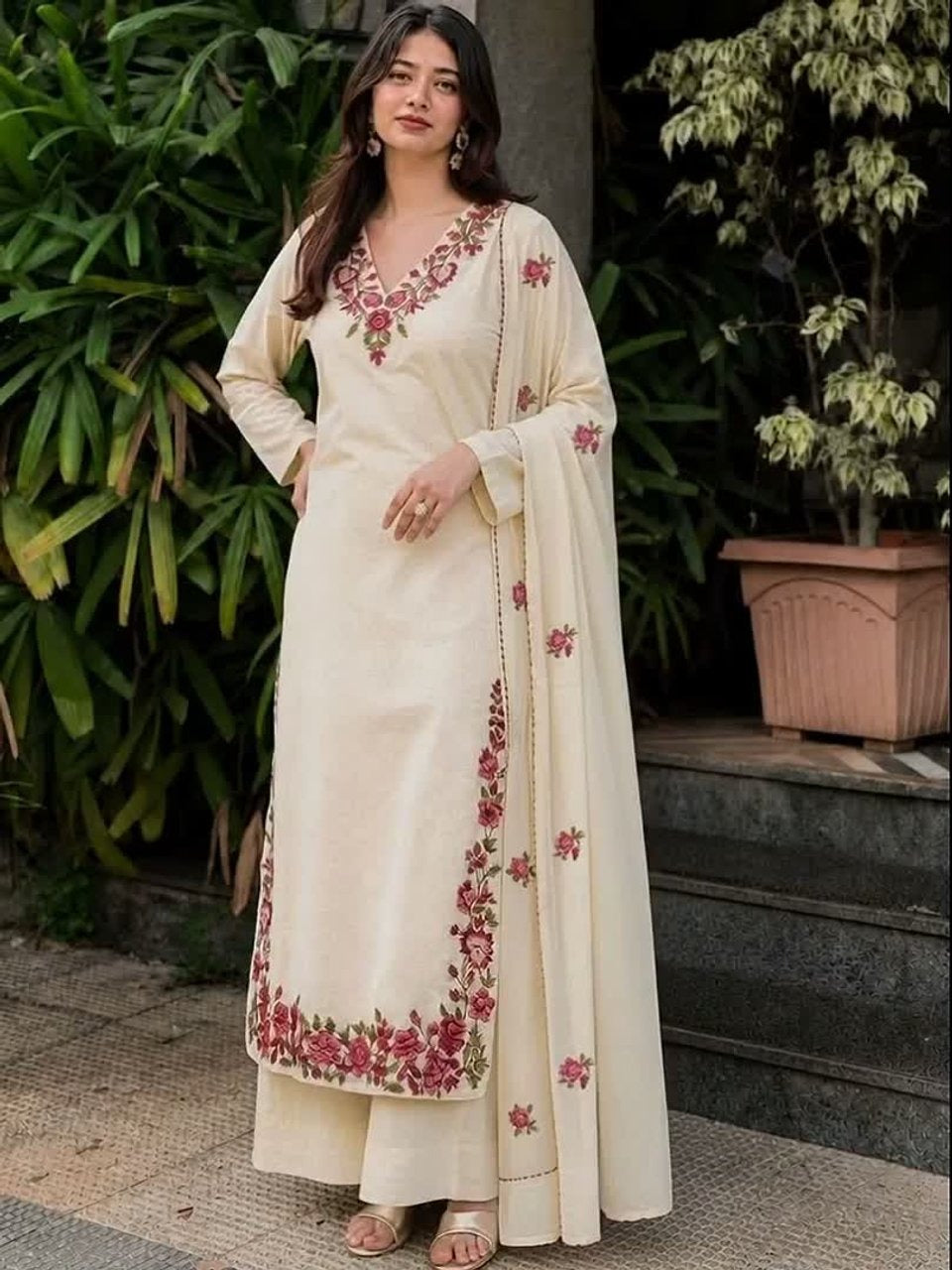 Women Floral Embroidered Regular Thread Work Kurta with Palazzos & With Dupatta