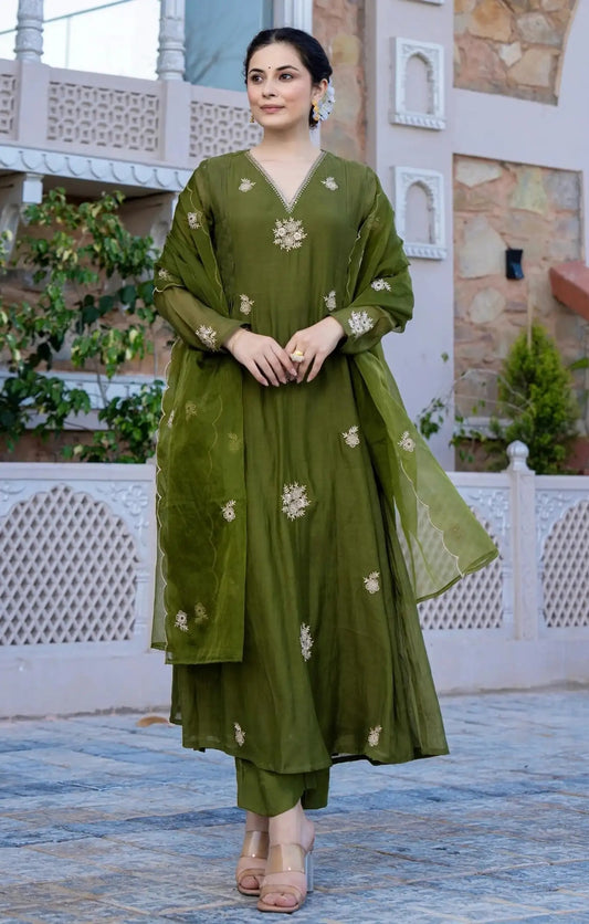 Women Silk Blend Kurta Pant Dupatta Set