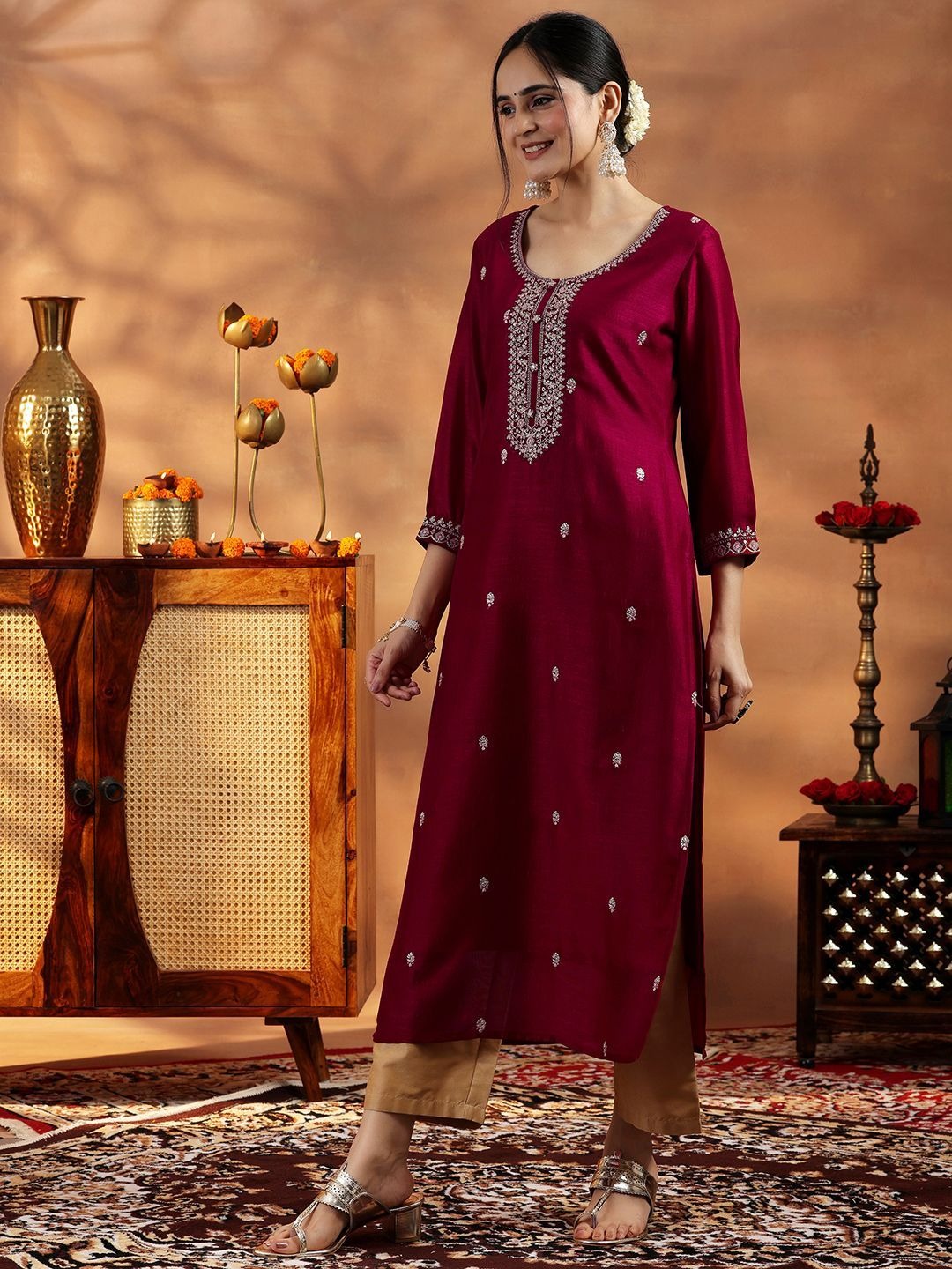 Floral Embroidered Sequinned Pure Silk Straight Kurta With Lining