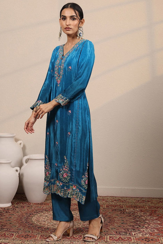 Women Floral Embroidered Regular Thread Work Silk Crepe Kurta with Trousers & With Dupatta